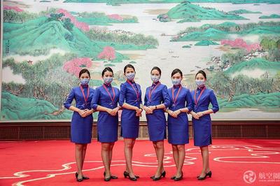 70名東航空姐亮相第四屆進博會，參與禮儀引導服務